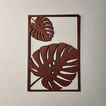 Cadre en bois Monstera. Disponible en deux couleurs : Brut ou teinture acajou.