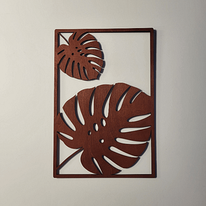 Cadre en bois Monstera. Disponible en deux couleurs : Brut ou teinture acajou.
