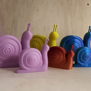 Décoration escargots en 3D de plusieurs tailles et de couleurs. Déocration unique et artisanale conçu par Créa-TH dans son atelier à Sarrigné. Idéal pour personnaliser cette décoration et en faire un cadeau.