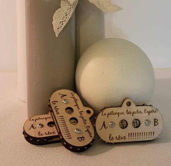 3 compteurs de points de pétanque en bois et personnalisables. Accessoires idéal pour les passsionés de petanque, gravure, couleur et dimension personnalisables sur demande. Idée de cadeau personnalisé ! Fabrication dans notre atelier à Sarrigné