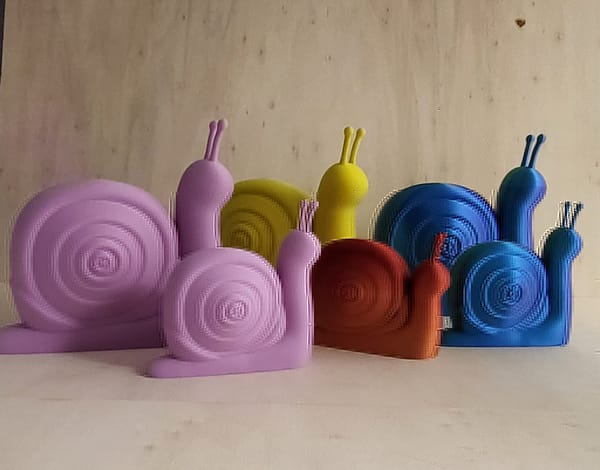 Décoration escargots en 3D de plusieurs tailles et de couleurs. Déocration unique et artisanale conçu par Créa-TH dans son atelier à Sarrigné. Idéal pour personnaliser cette décoration et en faire un cadeau.