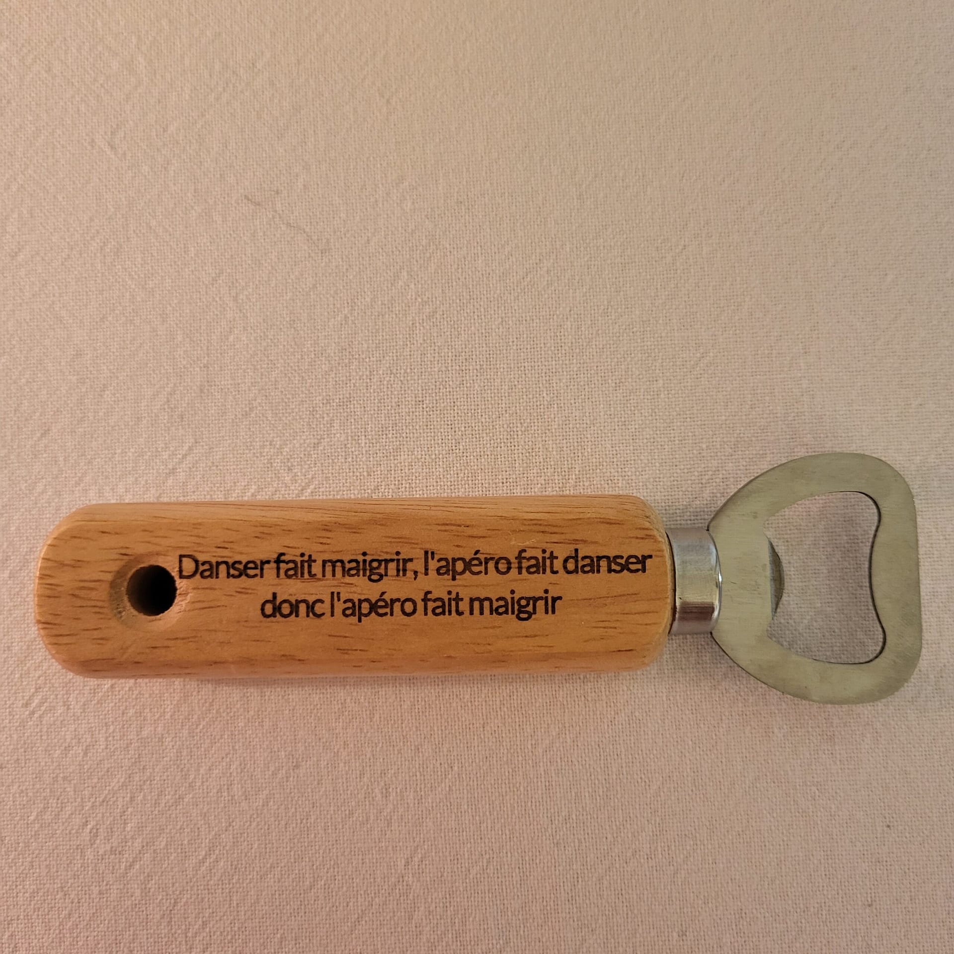 Décapsuleur en bois personnalisable et gravé : Danser fait maigrir, l'apéro fait danser donc l'apéro fait maigrir